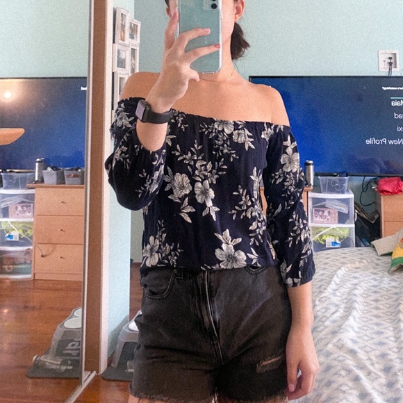 Cookies Hawai’i Floral Off-Shoulder Shirt - Picture 2 of 4